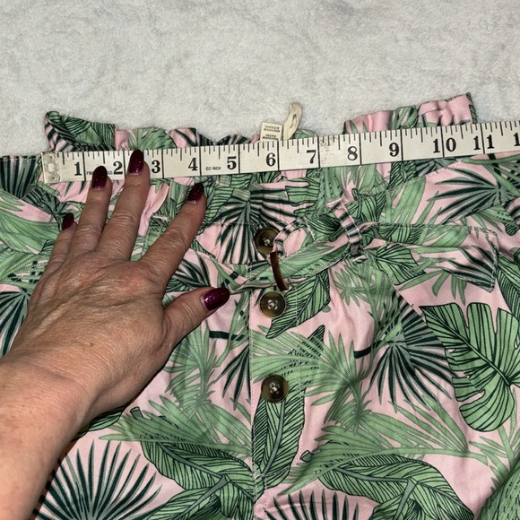 NWT Jessica Simpson tropical print dressy vacation shorts. Sz large. - Picture 10 of 13